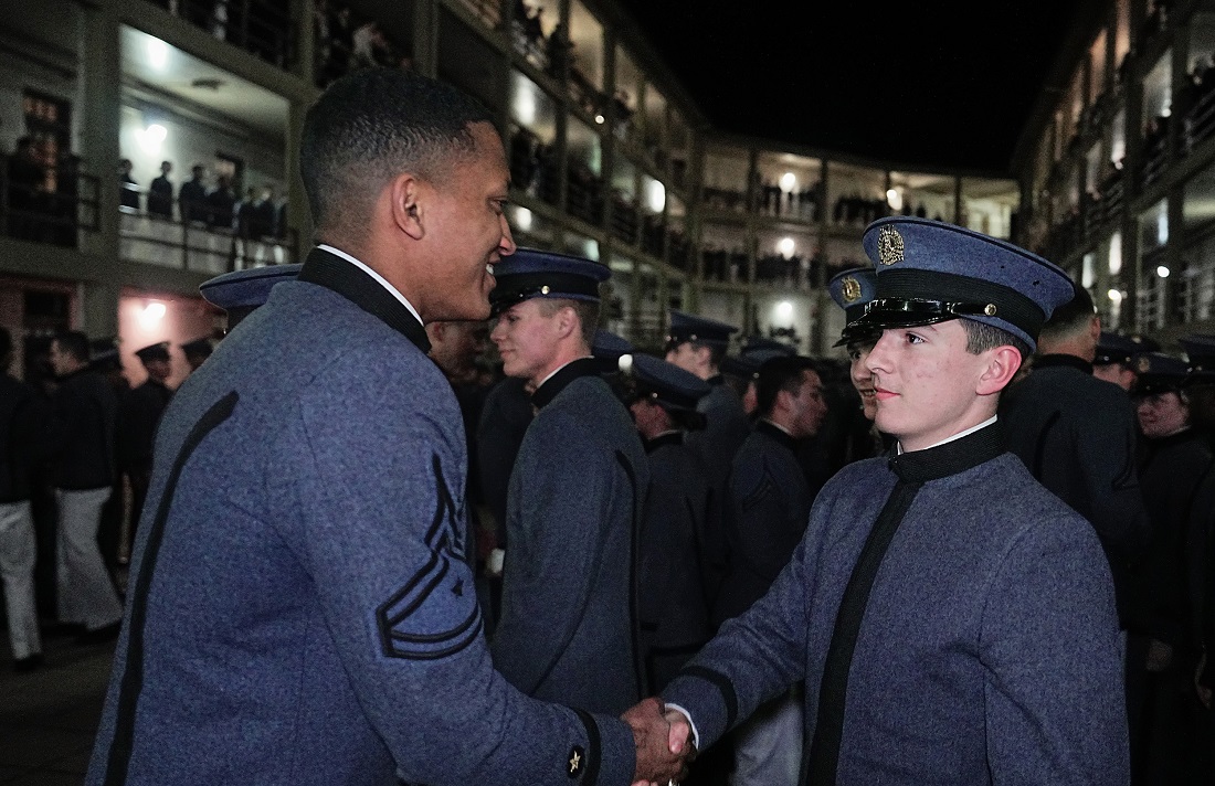 A member of Cadre congratulates a rat (freshman) who has completed Breakout.