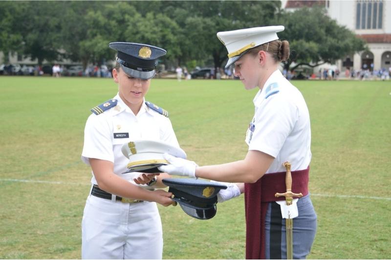 Kasey Meredith ’22 and Kathryn Christmas, Citadel regimental commander, exchange memento covers.