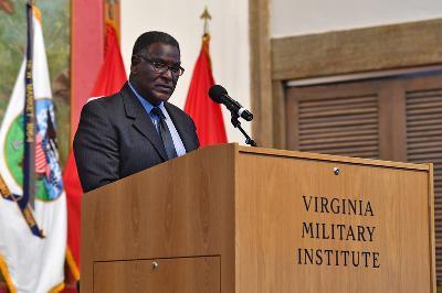 Gene Williams speaks at a VMI podium in Memorial Hall.