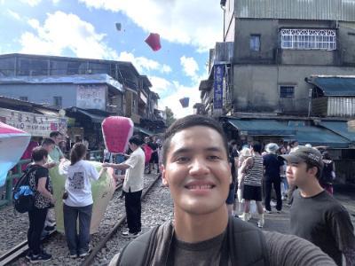 Anderson J. Robles Rodriguez ’28 enjoys watching tourists write their wishes on sky lanterns and releasing them into the air from the train tracks on Shifen Old Street, New Taipei City.