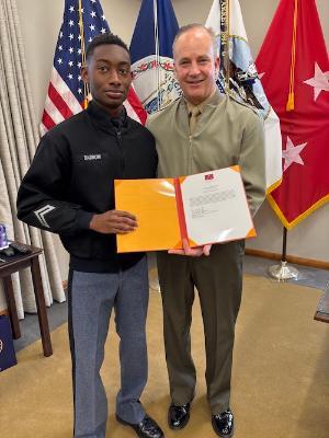 Lt. Gen. David Furness ’87 presents a letter of commendation to Dusand Barrow ’28 for his service as an EMT at the football game in Charleston Nov. 1.