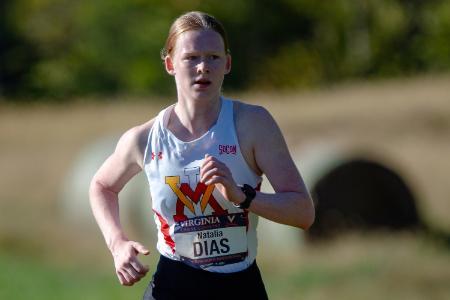 Natalia Dias running cross country.